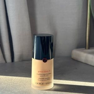 Giorgio Armani Power Fabric Foundation Shade 3